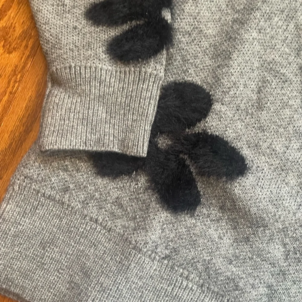 Mod Gray Floral Knit Sweater | Black Flower Detail | Relaxed Fit - Picture 10 of 16